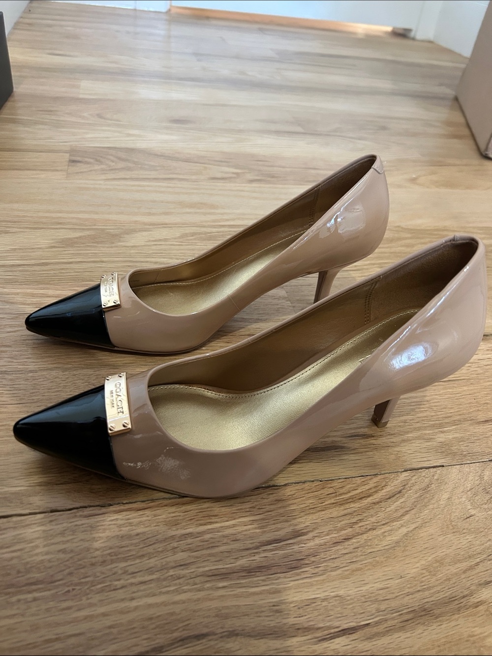 Coach Two-Tone Patent Pointed Toe Flats in Beige and Black with Gold Accent - Picture 3 of 6